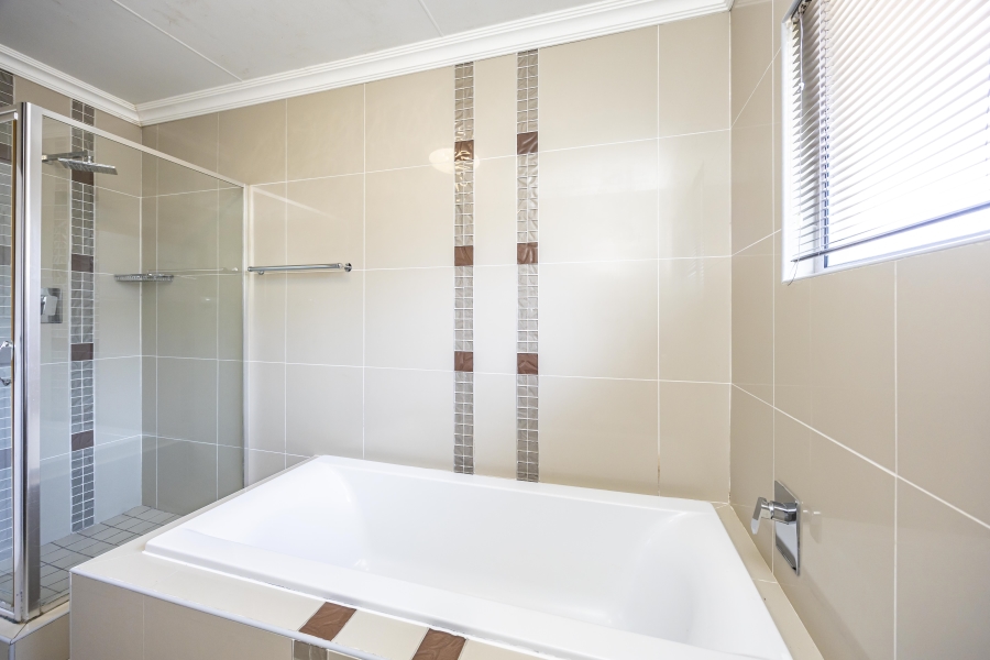 4 Bedroom Property for Sale in Sunrise On Sea Eastern Cape